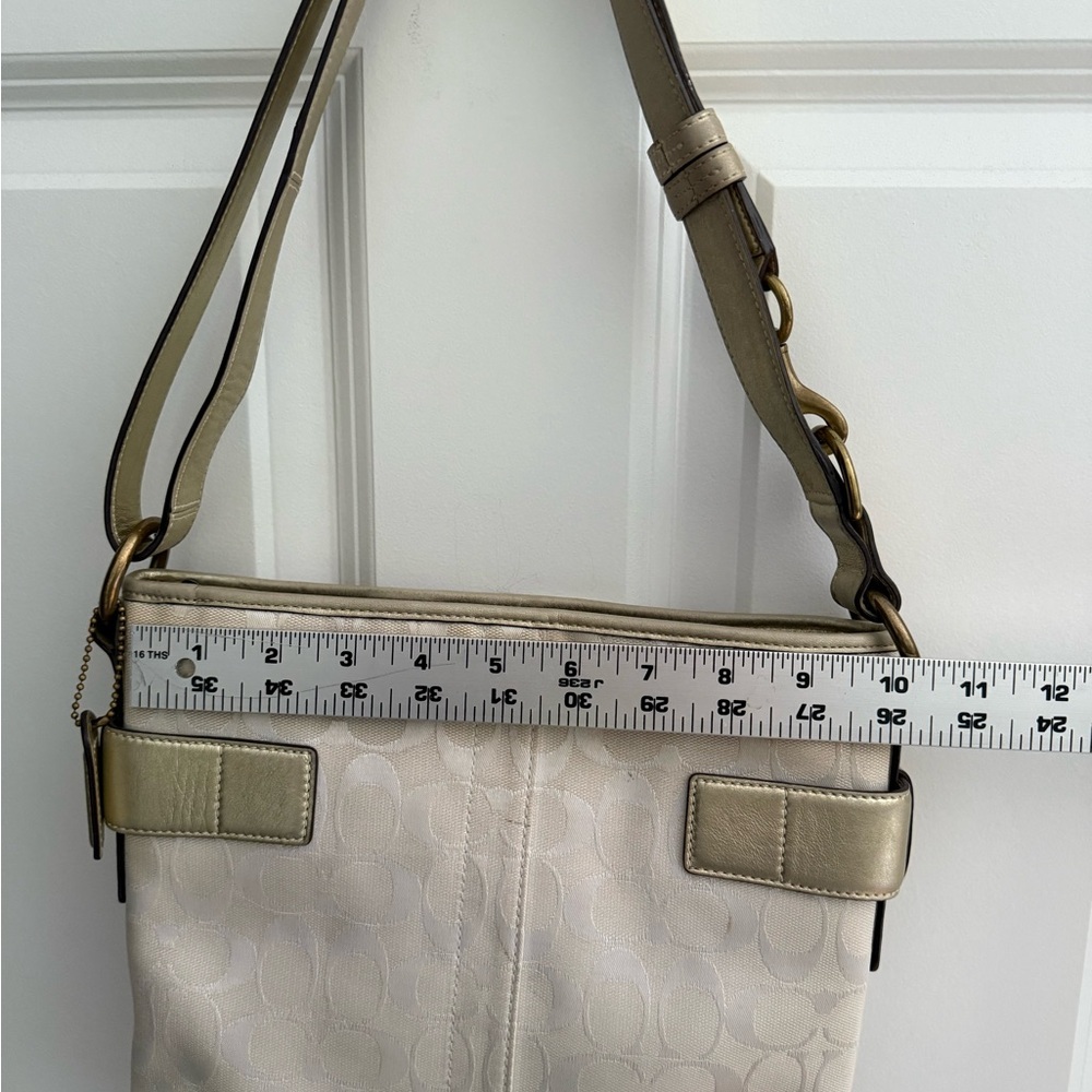 Vintage Coach | Cream & Gold Signature Bag | Classic Style - Picture 3 of 6